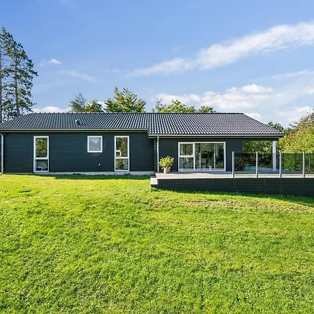 Beautiful And Well-maintained With A Large Terrace, Two Bathrooms And A Lovely Natural Plot Close To The Beach, Forest And Ebeltofts