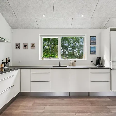 Beautiful And Well-maintained With A Large Terrace, Two Bathrooms And A Lovely Natural Plot Close To The Beach, Forest And Ebeltofts * Эбельтофт