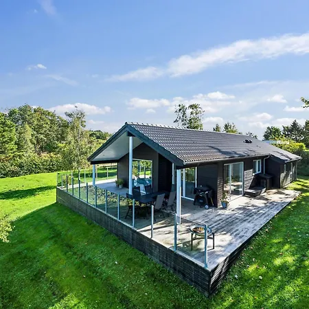 Beautiful And Well-maintained With A Large Terrace, Two Bathrooms And A Lovely Natural Plot Close To The Beach, Forest And Ebeltofts Дом отдыха Эбельтофт
