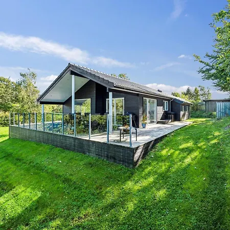 Beautiful And Well-maintained With A Large Terrace, Two Bathrooms And A Lovely Natural Plot Close To The Beach, Forest And Ebeltofts