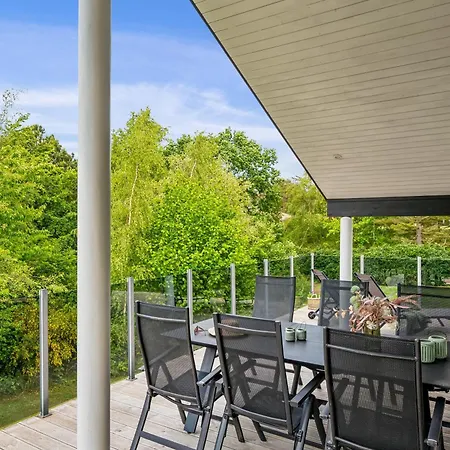Beautiful And Well-maintained With A Large Terrace, Two Bathrooms And A Lovely Natural Plot Close To The Beach, Forest And Ebeltofts *