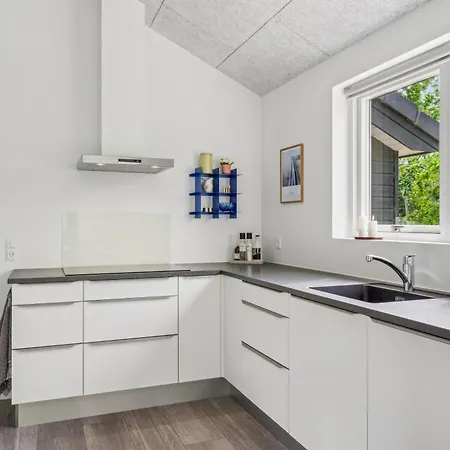 Beautiful And Well-maintained With A Large Terrace, Two Bathrooms And A Lovely Natural Plot Close To The Beach, Forest And Ebeltofts Эбельтофт