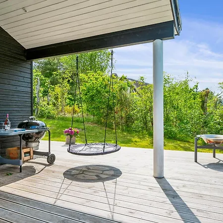 Beautiful And Well-maintained With A Large Terrace, Two Bathrooms And A Lovely Natural Plot Close To The Beach, Forest And Ebeltofts * Эбельтофт