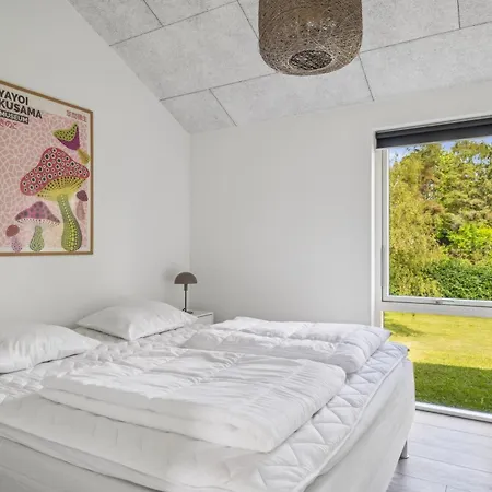 Beautiful And Well-maintained With A Large Terrace, Two Bathrooms And A Lovely Natural Plot Close To The Beach, Forest And Ebeltofts *